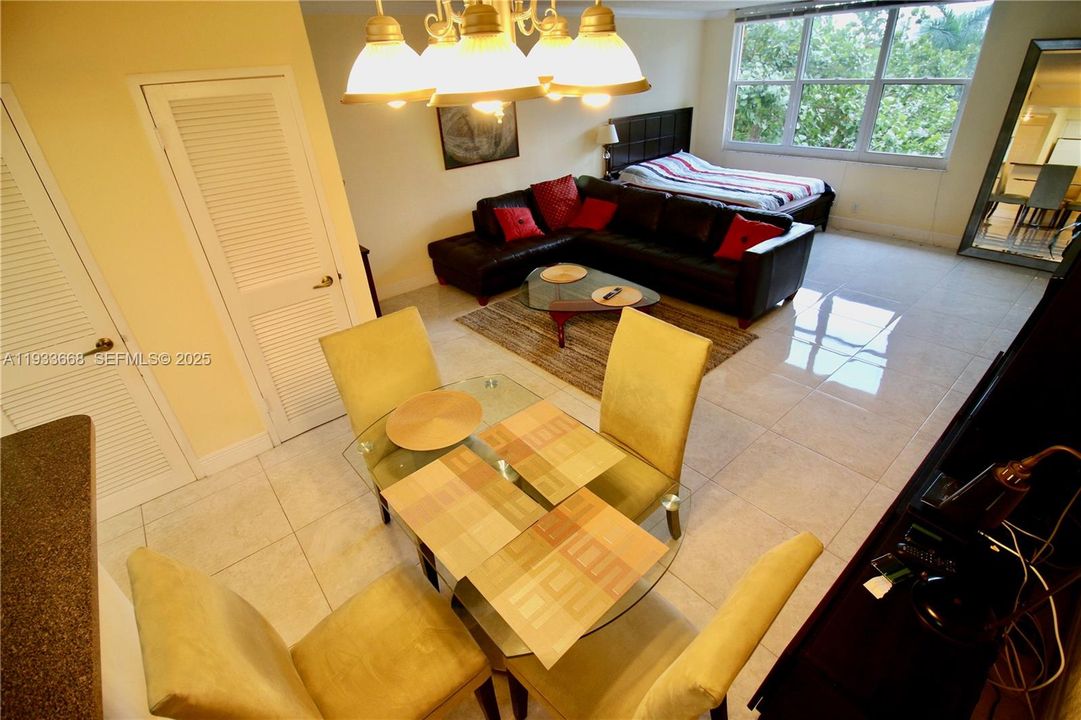 For Rent: $1,900 (0 beds, 1 baths, 590 Square Feet)