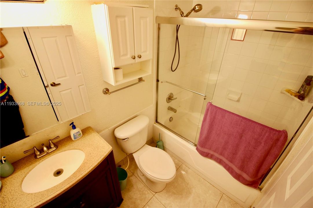 For Rent: $1,900 (0 beds, 1 baths, 590 Square Feet)