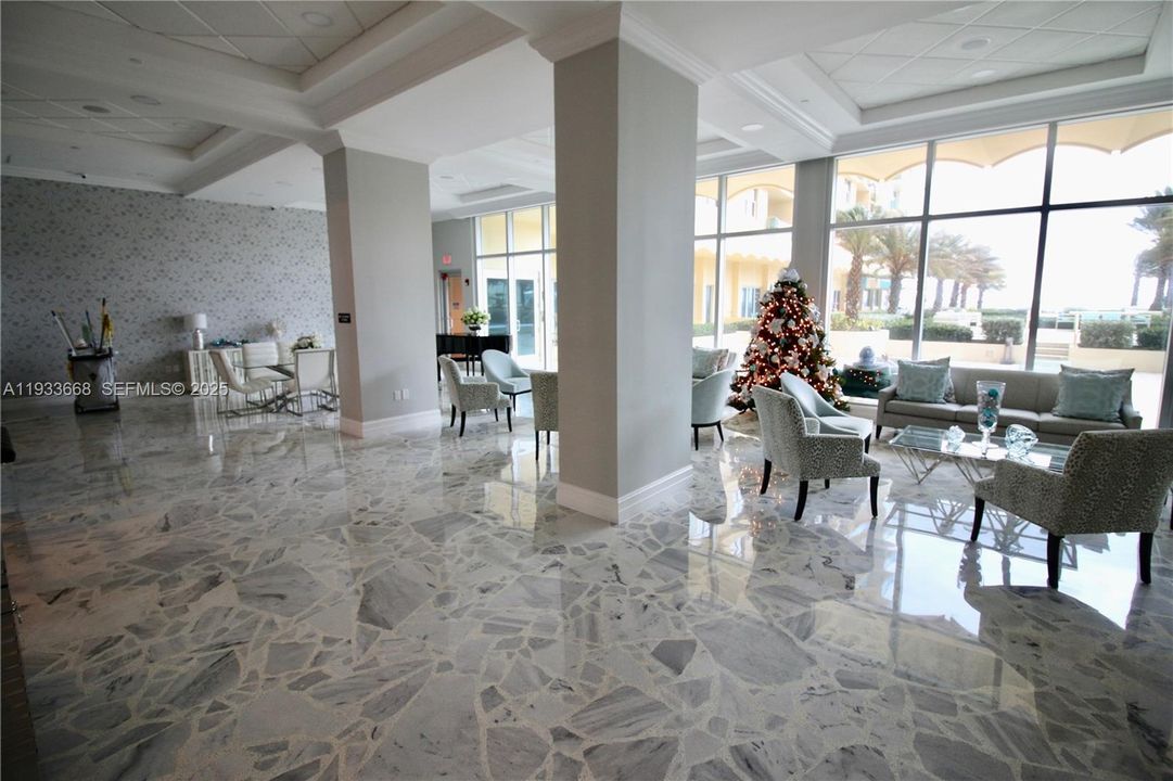 For Rent: $1,900 (0 beds, 1 baths, 590 Square Feet)