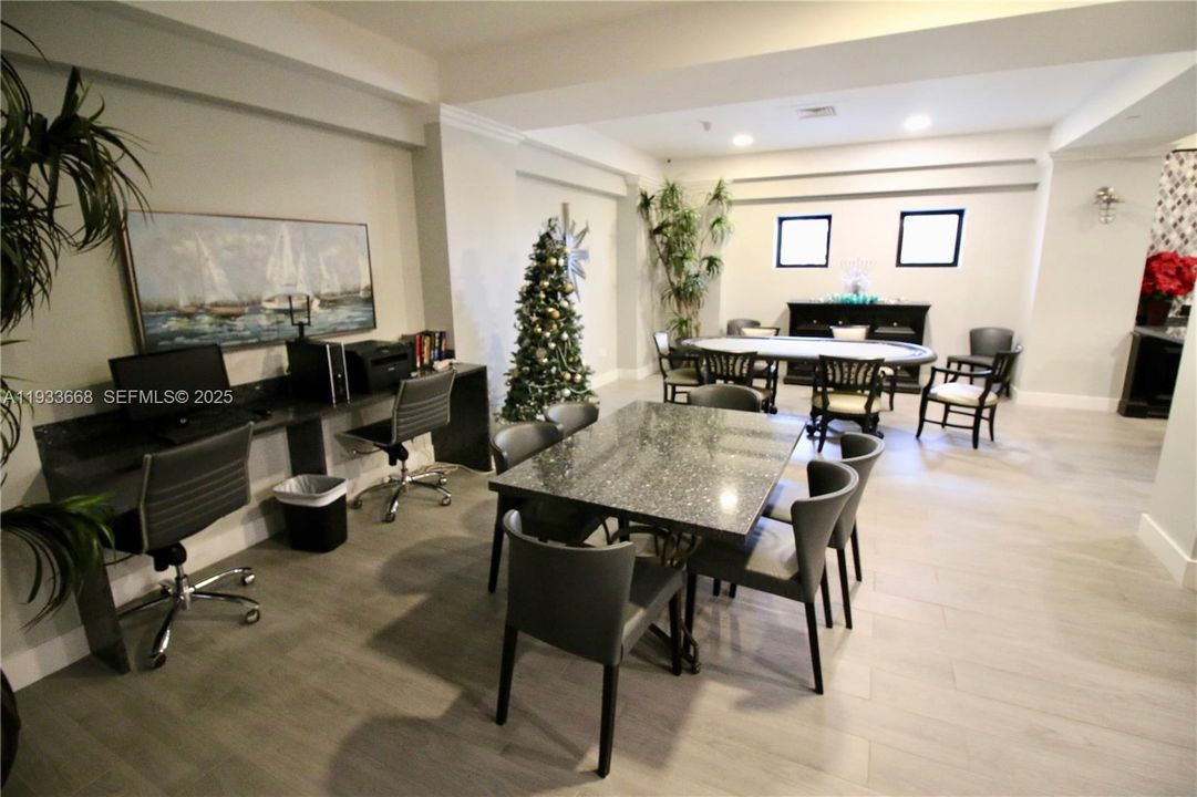 For Rent: $1,900 (0 beds, 1 baths, 590 Square Feet)