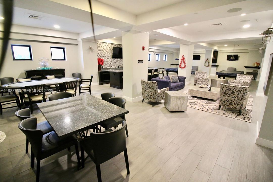 For Rent: $1,900 (0 beds, 1 baths, 590 Square Feet)