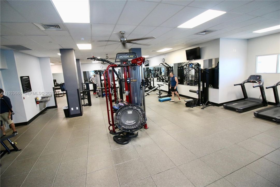 For Rent: $1,900 (0 beds, 1 baths, 590 Square Feet)