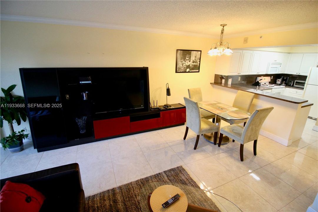 For Rent: $1,900 (0 beds, 1 baths, 590 Square Feet)