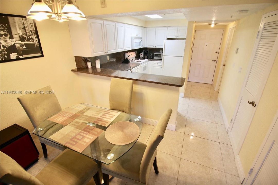 For Rent: $1,900 (0 beds, 1 baths, 590 Square Feet)