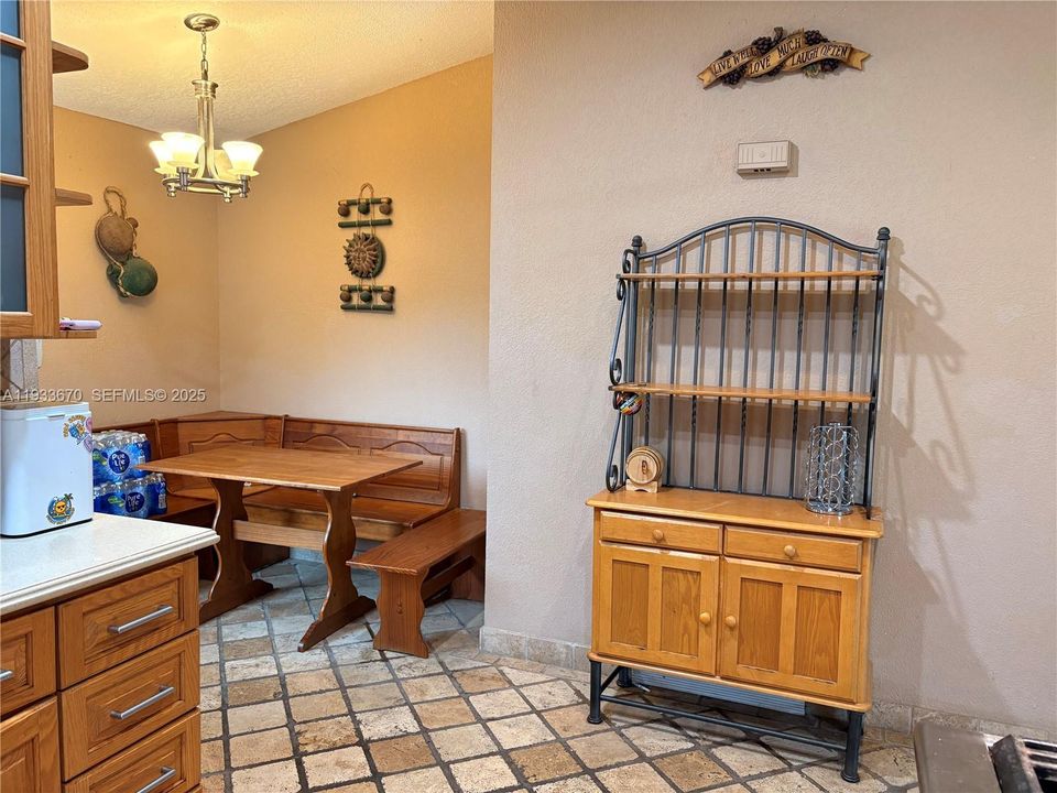 待售: $609,000 (3 贝兹, 2 浴室, 1586 平方英尺)