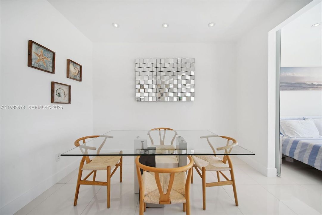 For Rent: $3,400 (0 beds, 1 baths, 770 Square Feet)