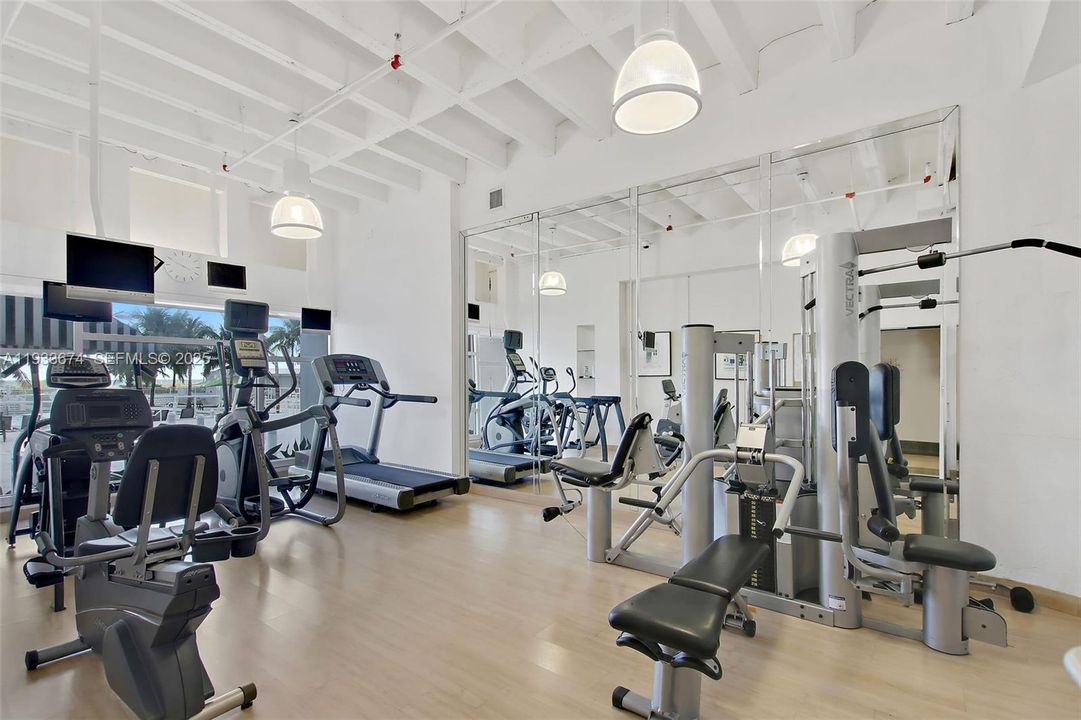 For Rent: $3,400 (0 beds, 1 baths, 770 Square Feet)