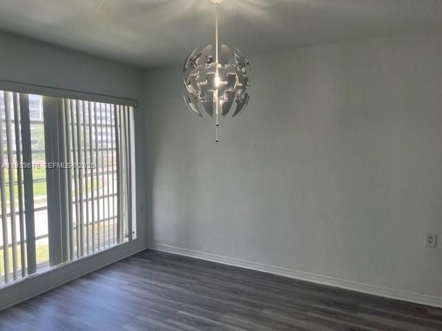 出租: $2,300 (2 贝兹, 2 浴室, 956 平方英尺)