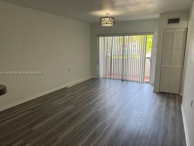 出租: $2,300 (2 贝兹, 2 浴室, 956 平方英尺)