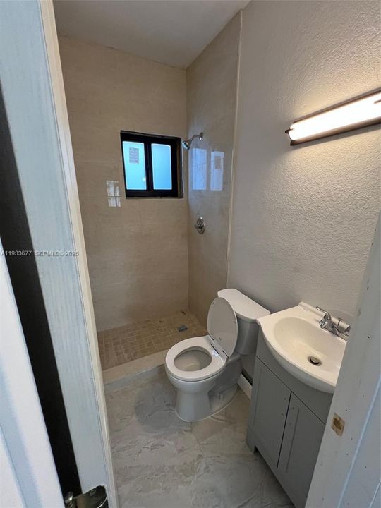 For Rent: $4,250 (5 beds, 3 baths, 1932 Square Feet)