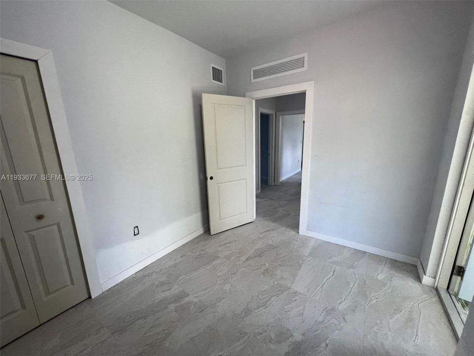 For Rent: $4,250 (5 beds, 3 baths, 1932 Square Feet)