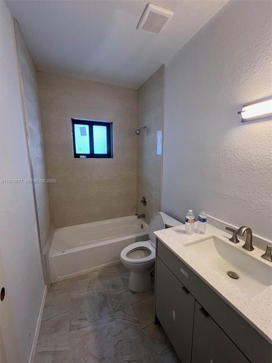 For Rent: $4,250 (5 beds, 3 baths, 1932 Square Feet)