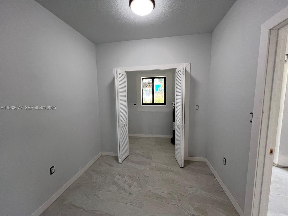 For Rent: $4,250 (5 beds, 3 baths, 1932 Square Feet)