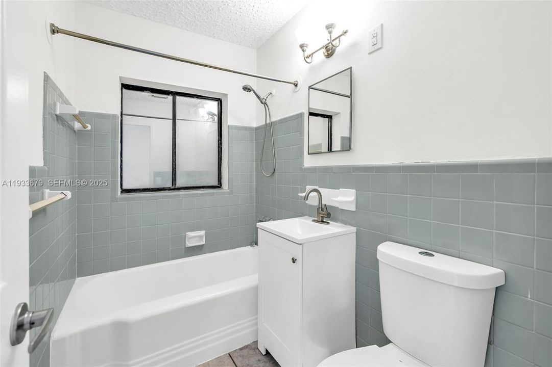 待售: $415,000 (2 贝兹, 1 浴室, 955 平方英尺)