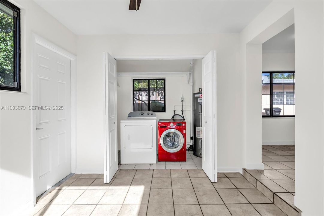 待售: $415,000 (2 贝兹, 1 浴室, 955 平方英尺)