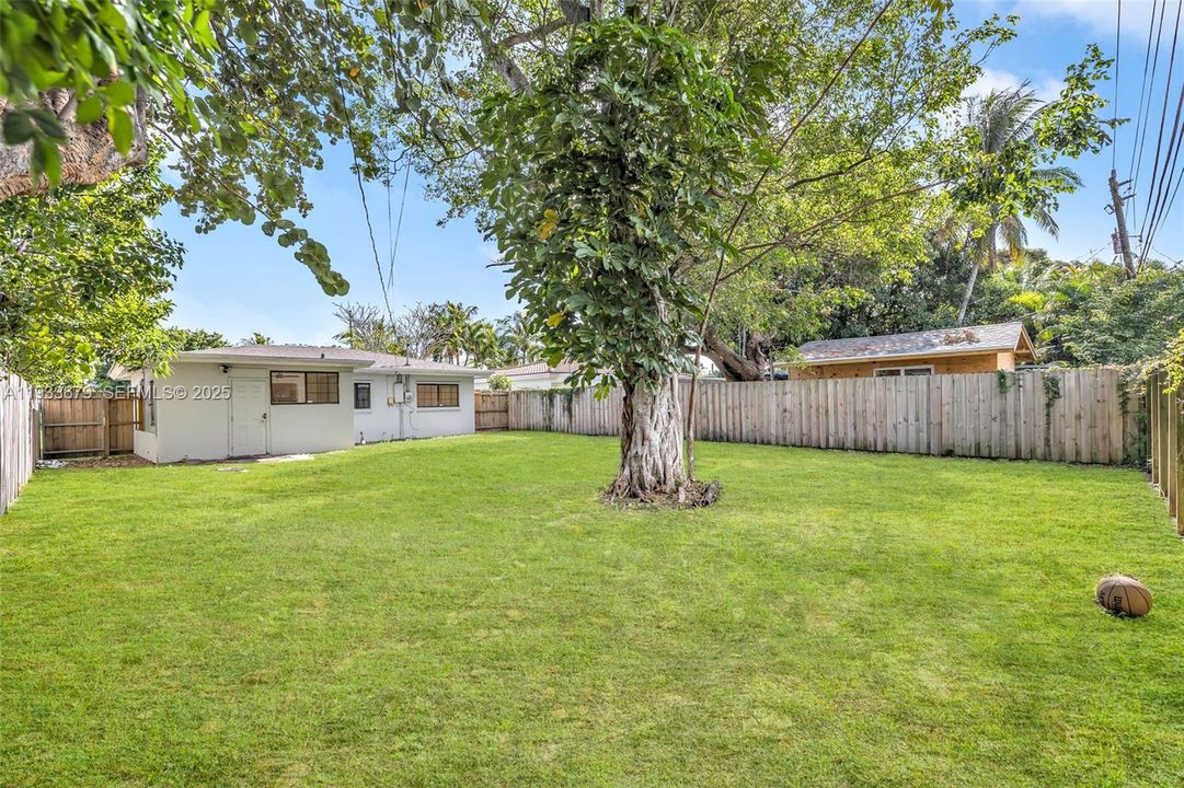 待售: $415,000 (2 贝兹, 1 浴室, 955 平方英尺)