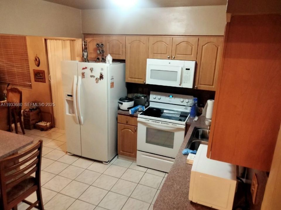 For Sale: $600,000 (3 beds, 1 baths, 1402 Square Feet)