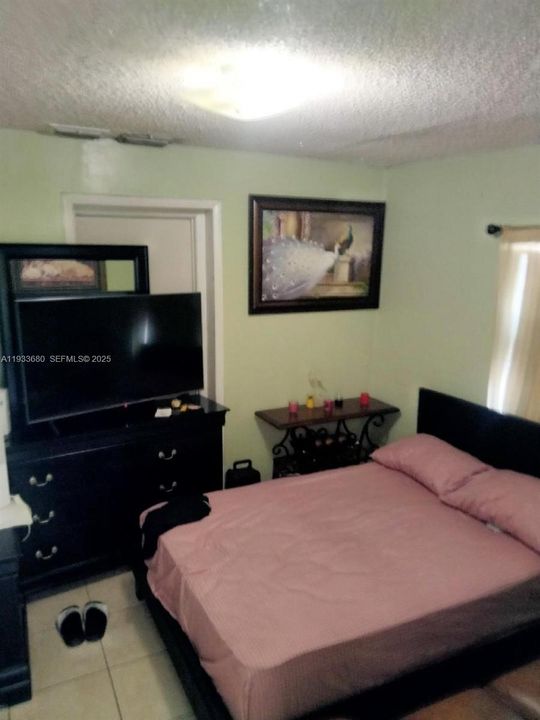 For Sale: $600,000 (3 beds, 1 baths, 1402 Square Feet)