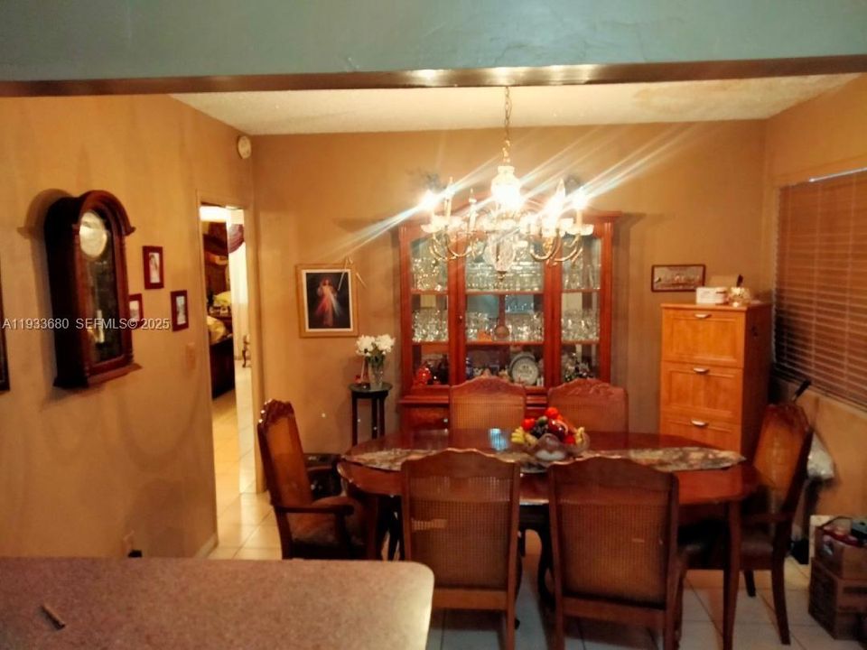 For Sale: $600,000 (3 beds, 1 baths, 1402 Square Feet)