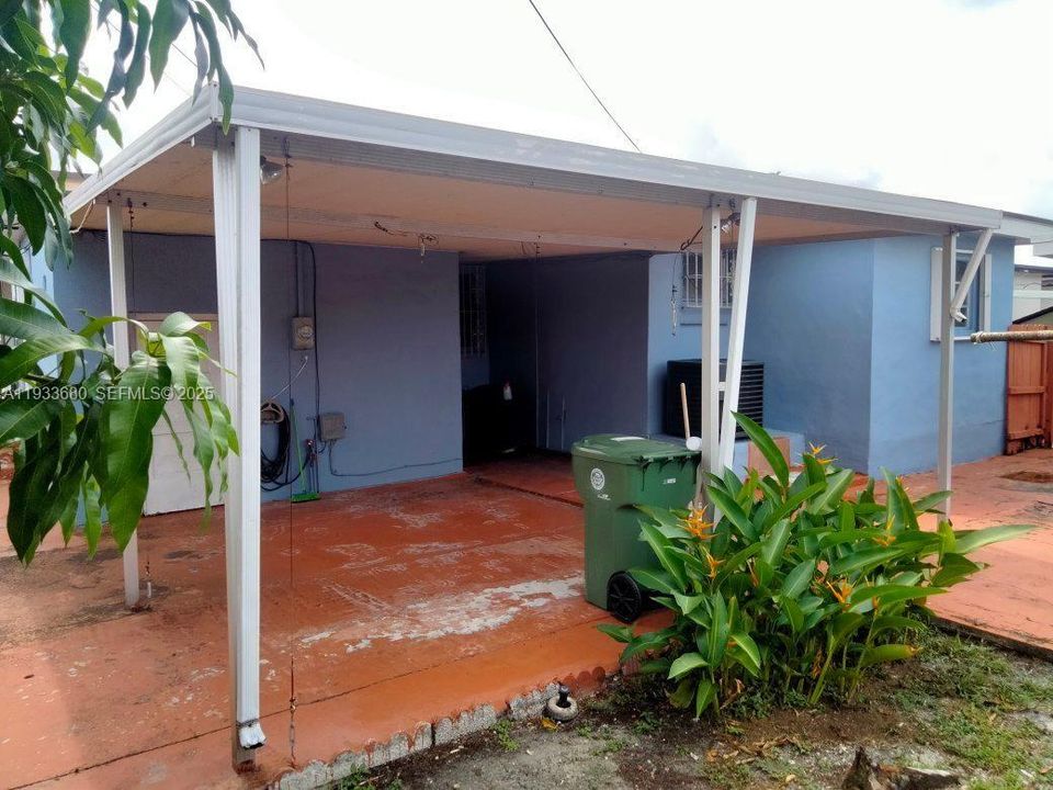 For Sale: $600,000 (3 beds, 1 baths, 1402 Square Feet)