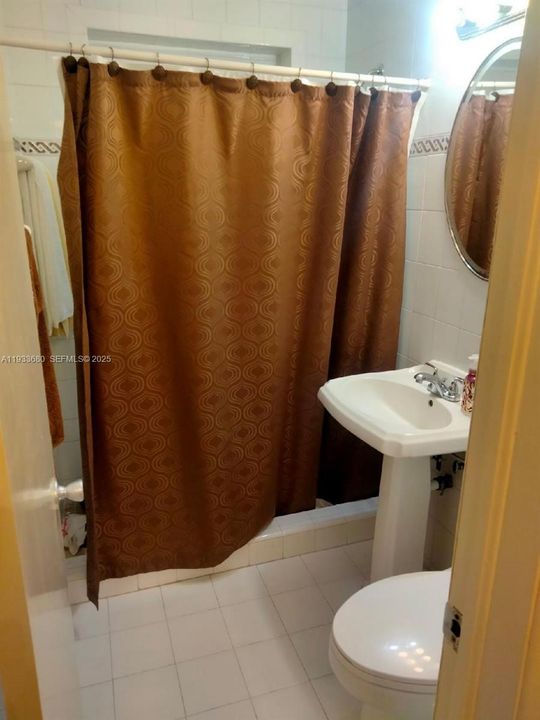 For Sale: $600,000 (3 beds, 1 baths, 1402 Square Feet)