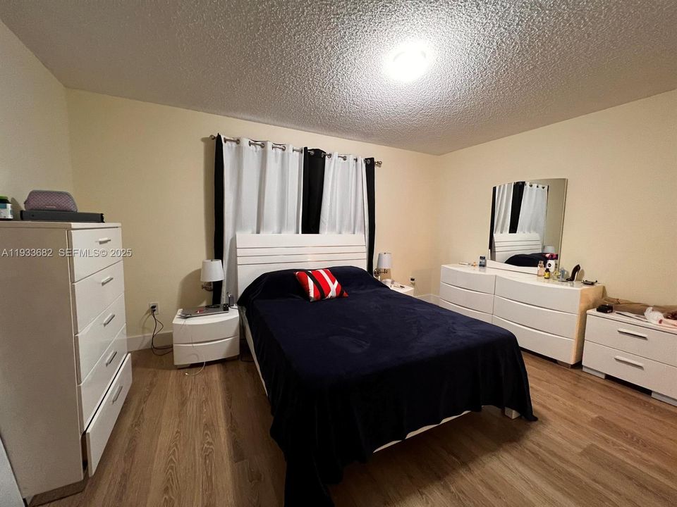 For Rent: $2,150 (3 beds, 2 baths, 1195 Square Feet)