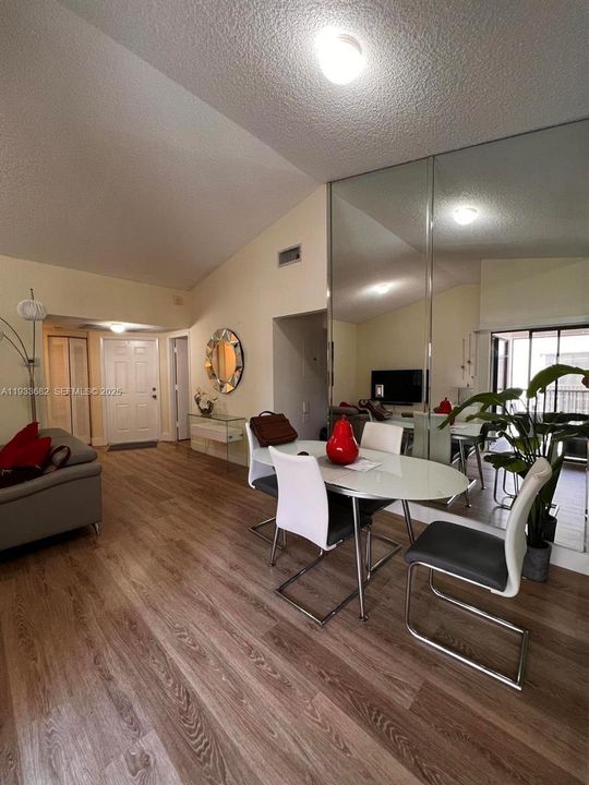 For Rent: $2,150 (3 beds, 2 baths, 1195 Square Feet)