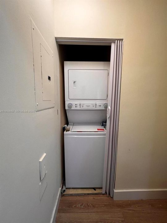 For Rent: $2,150 (3 beds, 2 baths, 1195 Square Feet)