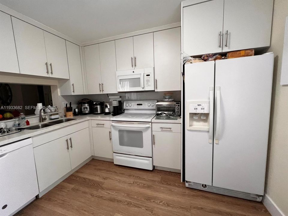 For Rent: $2,150 (3 beds, 2 baths, 1195 Square Feet)