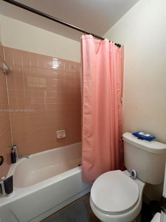 For Rent: $2,150 (3 beds, 2 baths, 1195 Square Feet)