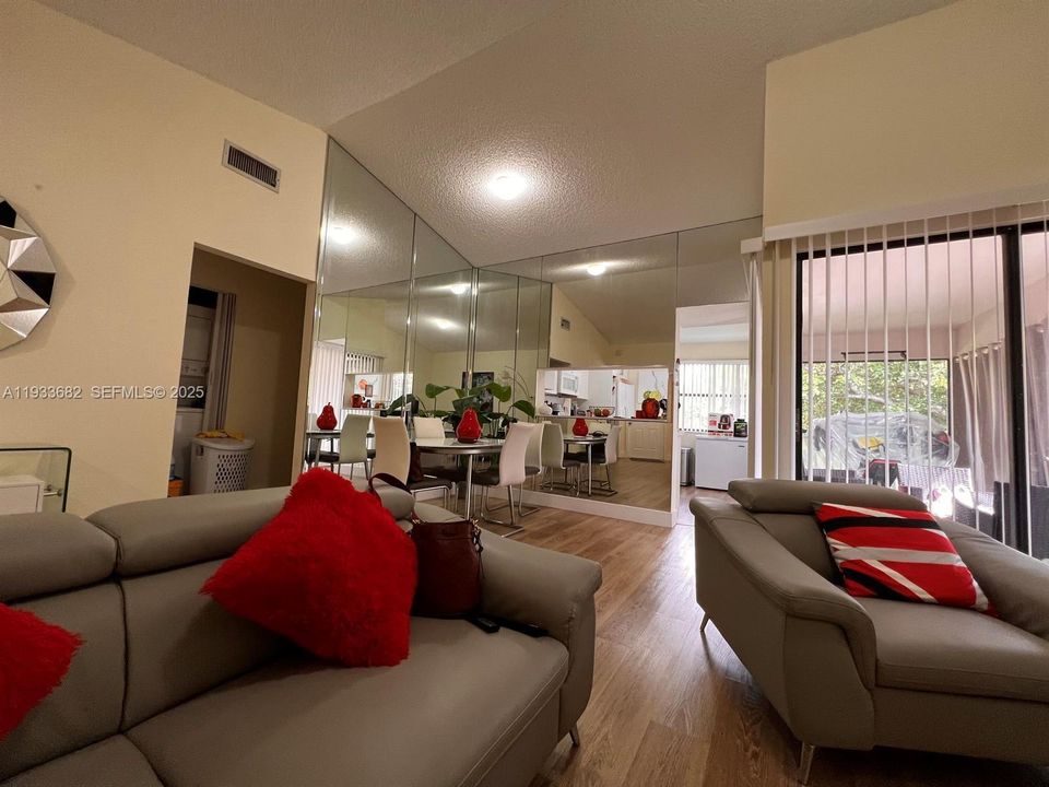 For Rent: $2,150 (3 beds, 2 baths, 1195 Square Feet)