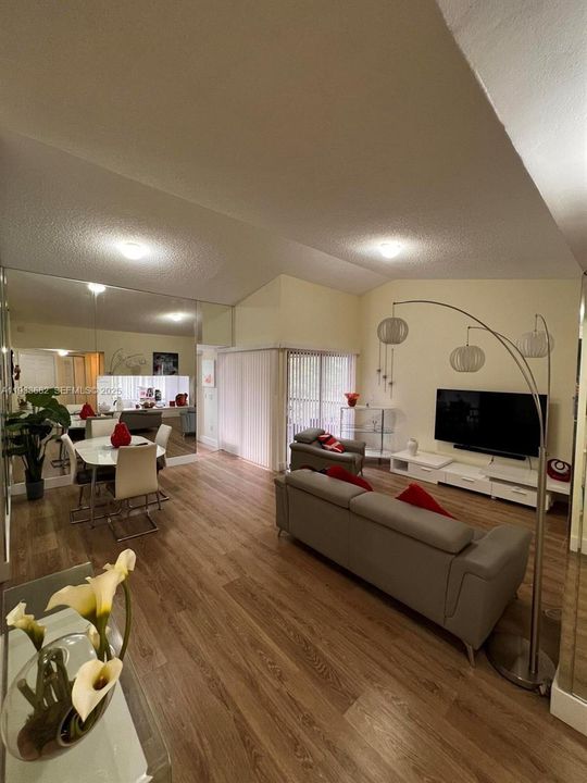 For Rent: $2,150 (3 beds, 2 baths, 1195 Square Feet)