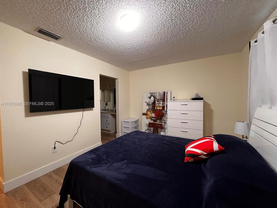 For Rent: $2,150 (3 beds, 2 baths, 1195 Square Feet)