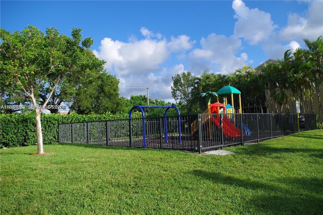 For Rent: $2,150 (3 beds, 2 baths, 1195 Square Feet)