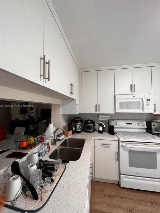 For Rent: $2,150 (3 beds, 2 baths, 1195 Square Feet)