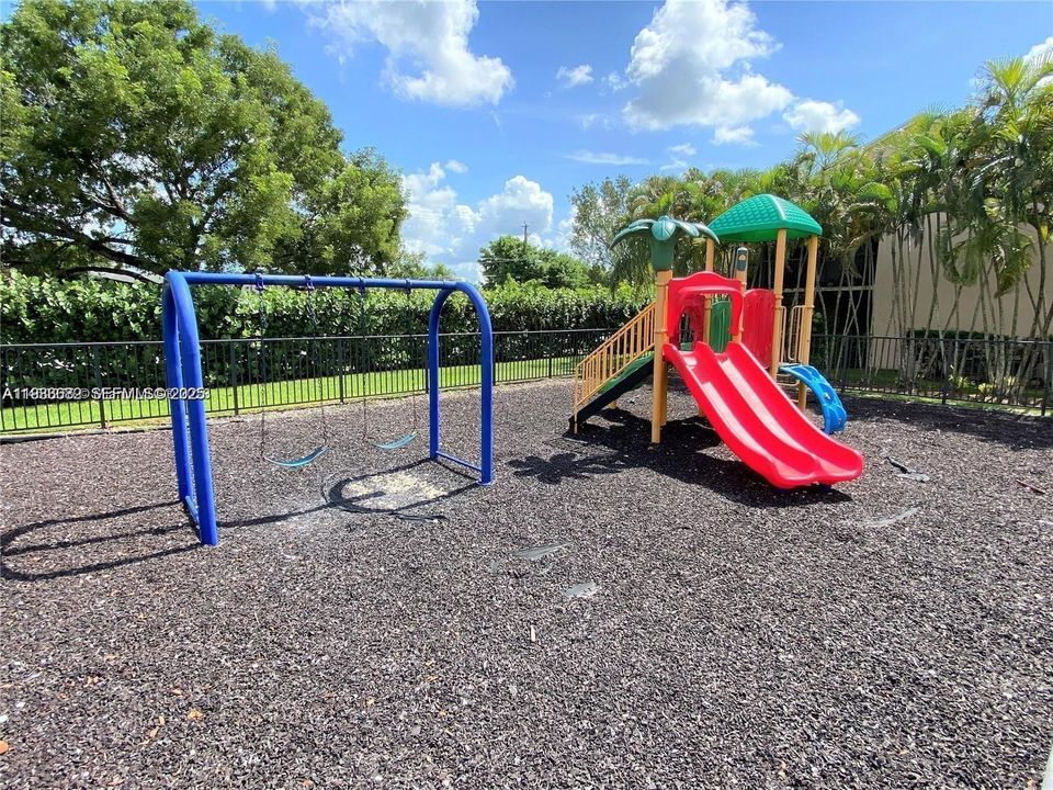 For Rent: $2,150 (3 beds, 2 baths, 1195 Square Feet)