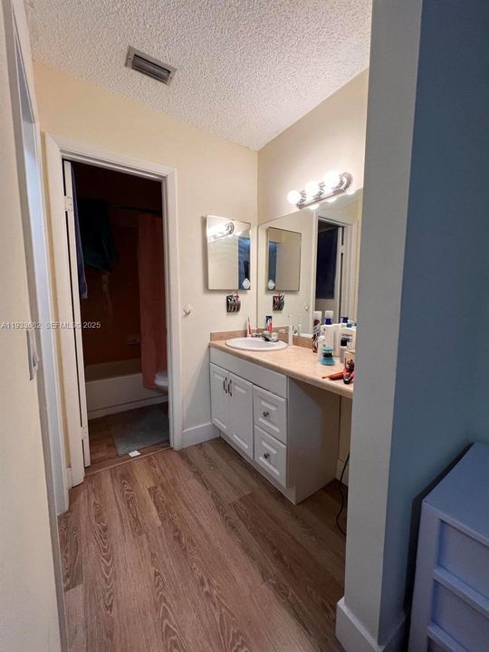 For Rent: $2,150 (3 beds, 2 baths, 1195 Square Feet)