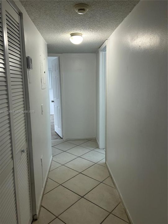 For Rent: $2,300 (2 beds, 2 baths, 870 Square Feet)
