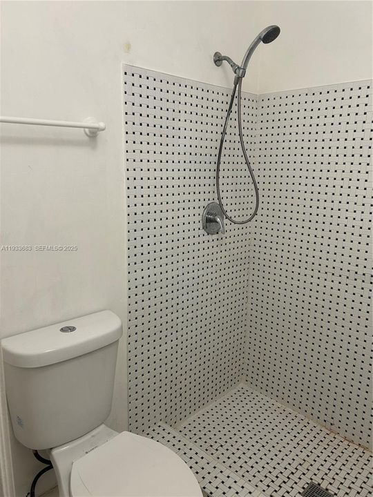 For Rent: $2,300 (2 beds, 2 baths, 870 Square Feet)