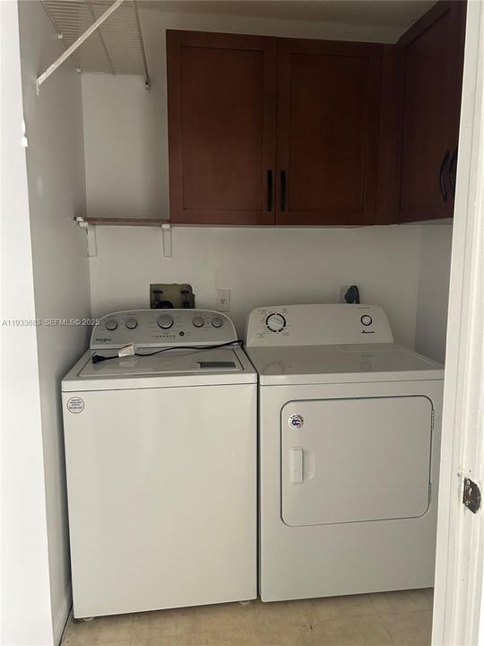 For Rent: $2,300 (2 beds, 2 baths, 870 Square Feet)