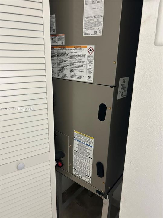 For Rent: $2,300 (2 beds, 2 baths, 870 Square Feet)