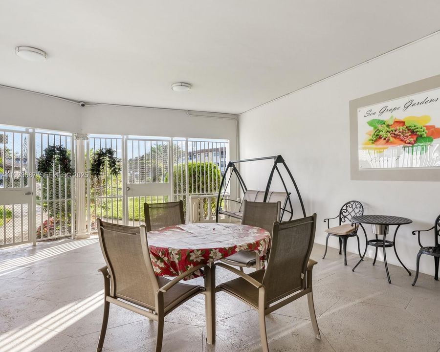 待售: $95,000 (1 贝兹, 1 浴室, 684 平方英尺)