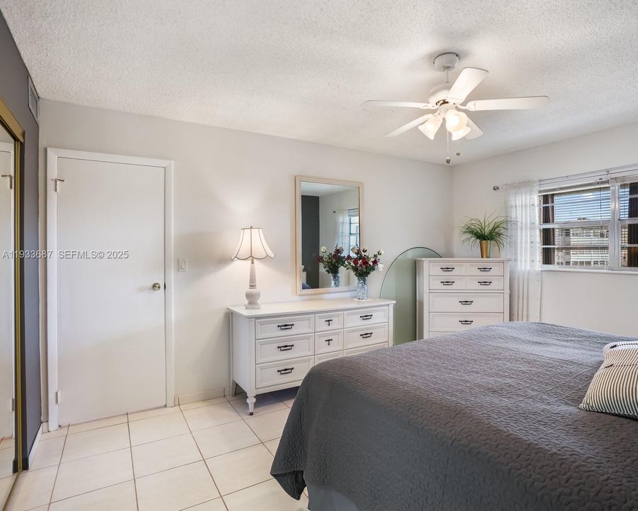 待售: $95,000 (1 贝兹, 1 浴室, 684 平方英尺)