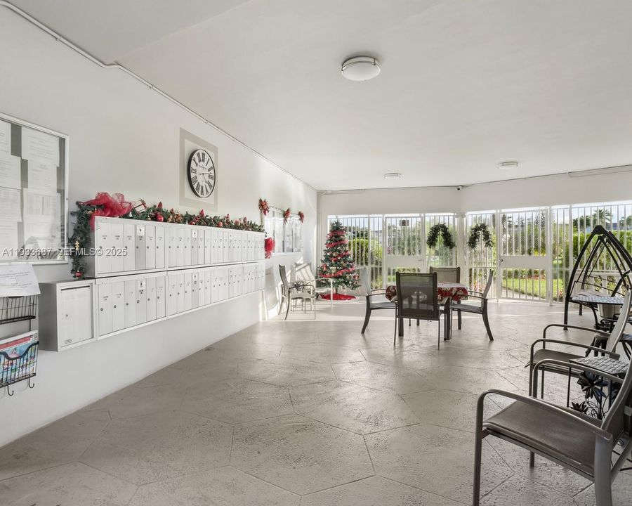 待售: $95,000 (1 贝兹, 1 浴室, 684 平方英尺)