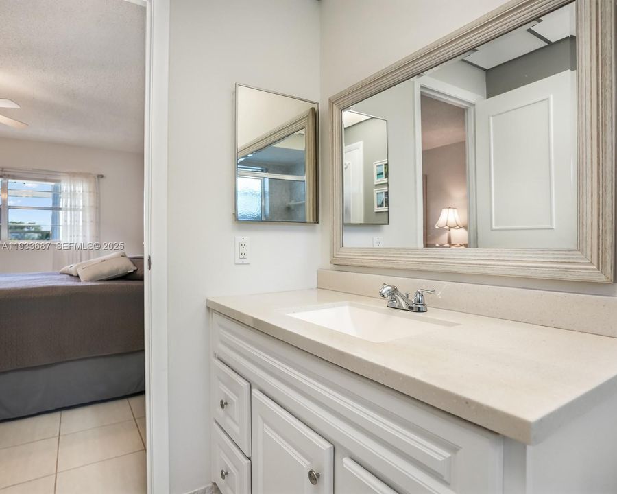 待售: $95,000 (1 贝兹, 1 浴室, 684 平方英尺)