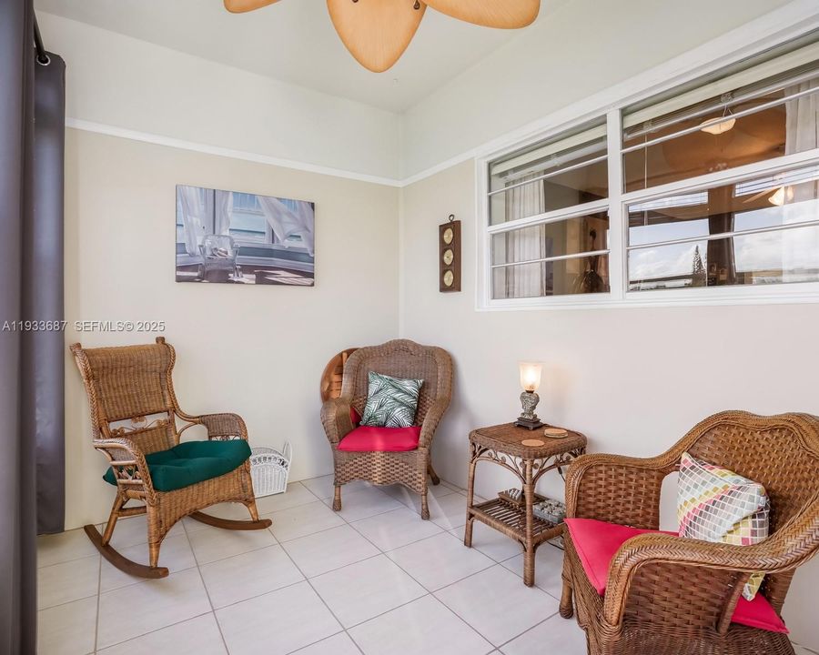 待售: $95,000 (1 贝兹, 1 浴室, 684 平方英尺)