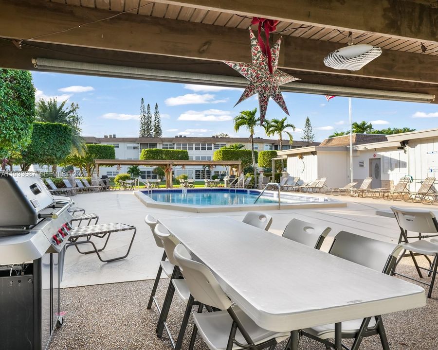 待售: $95,000 (1 贝兹, 1 浴室, 684 平方英尺)