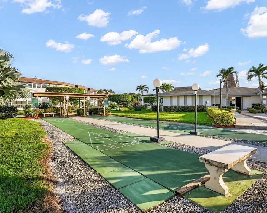 待售: $95,000 (1 贝兹, 1 浴室, 684 平方英尺)