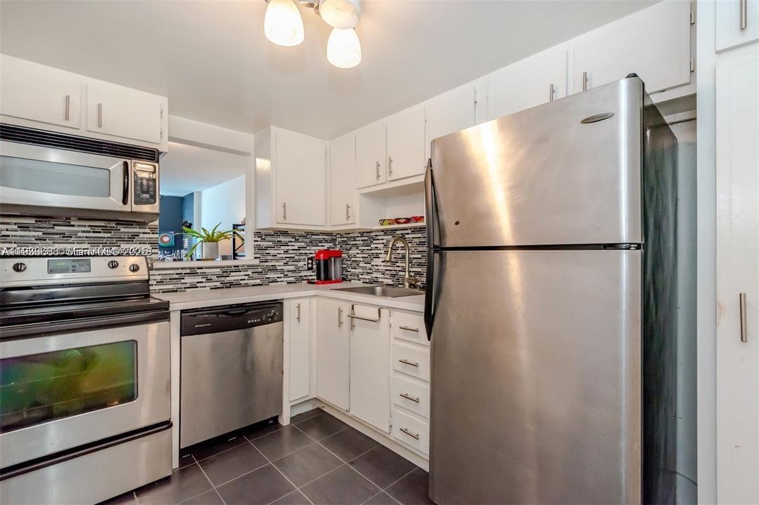 For Rent: $2,700 (1 beds, 1 baths, 750 Square Feet)