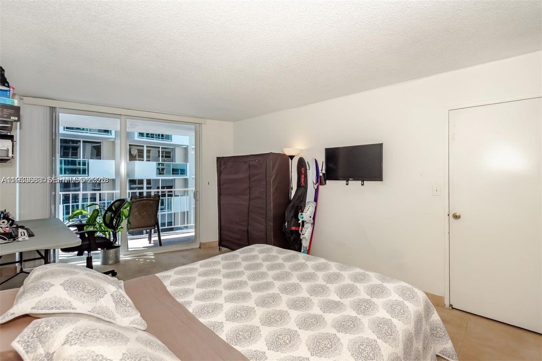 For Rent: $2,700 (1 beds, 1 baths, 750 Square Feet)